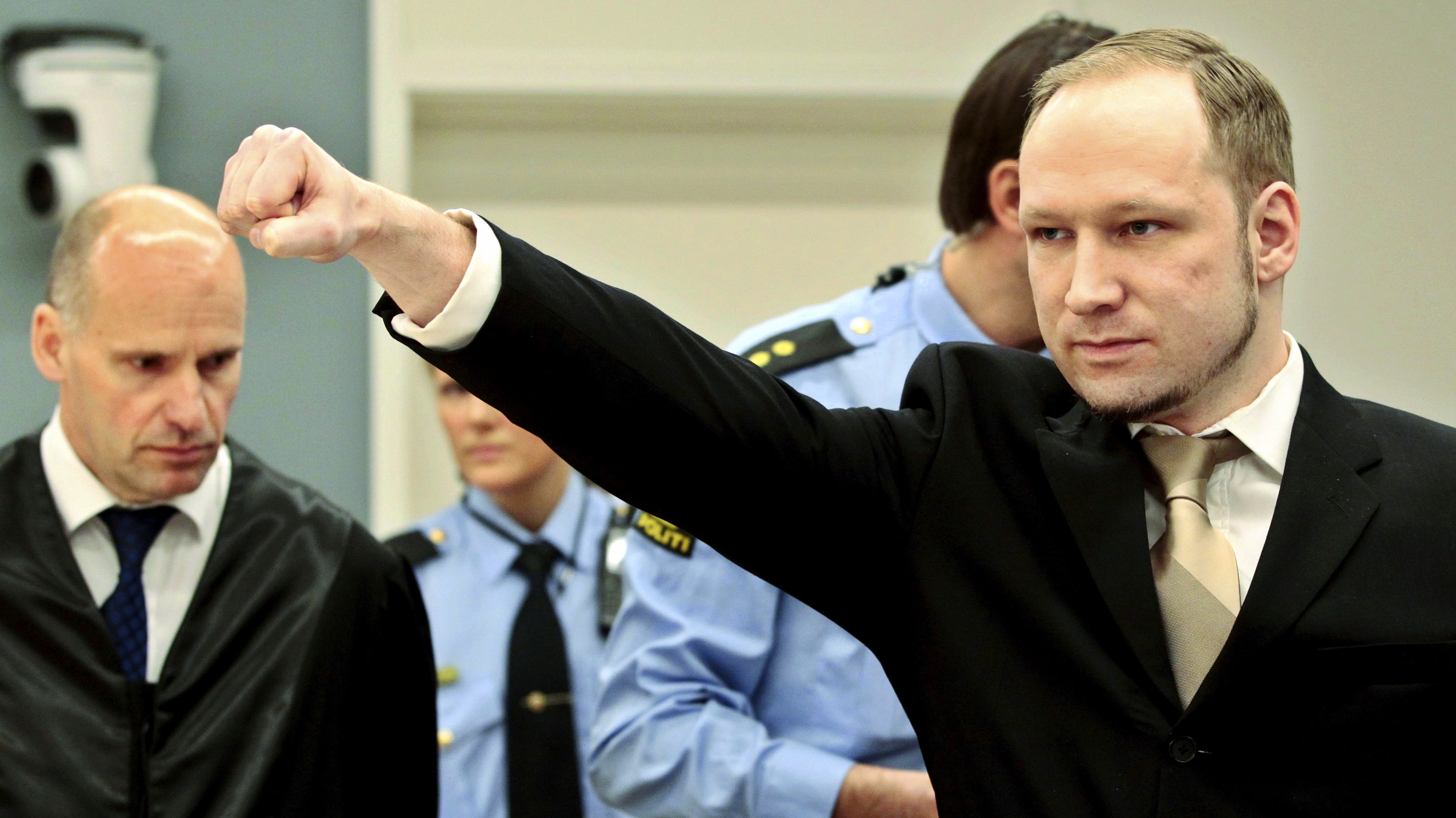 Breivik hailuje_súdny proces_Nórsko_pojdenávanie